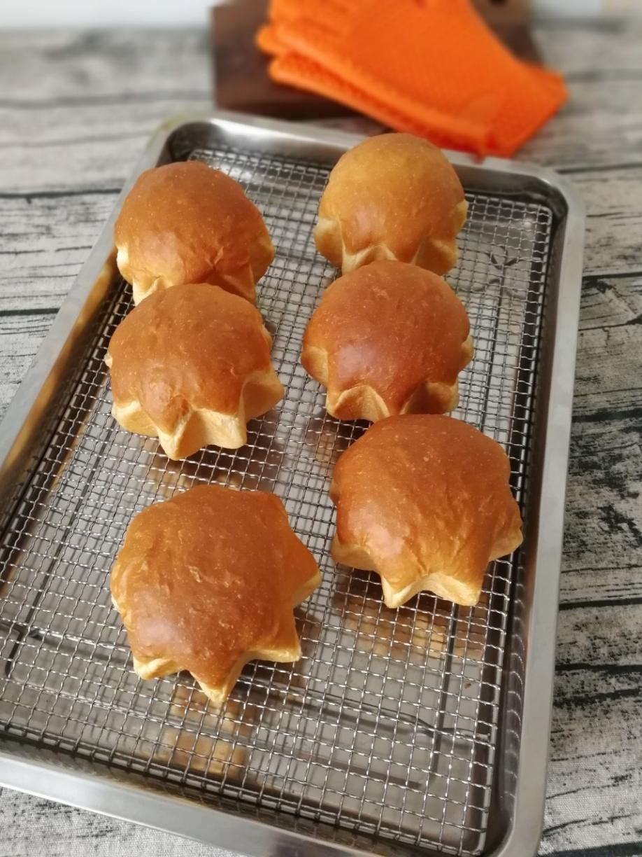 一波长了角的巨蛋面包