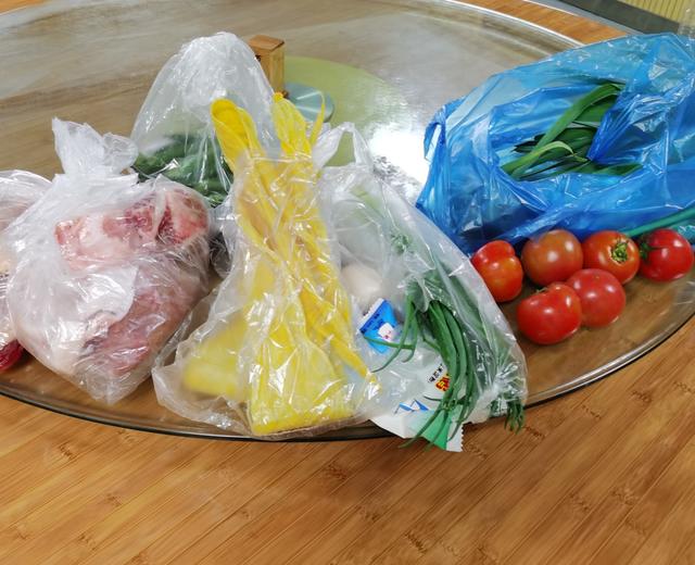 酸辣开胃青椒西红柿炒蛋                      (疫情期间客串食堂大厨菜谱-1)的做法