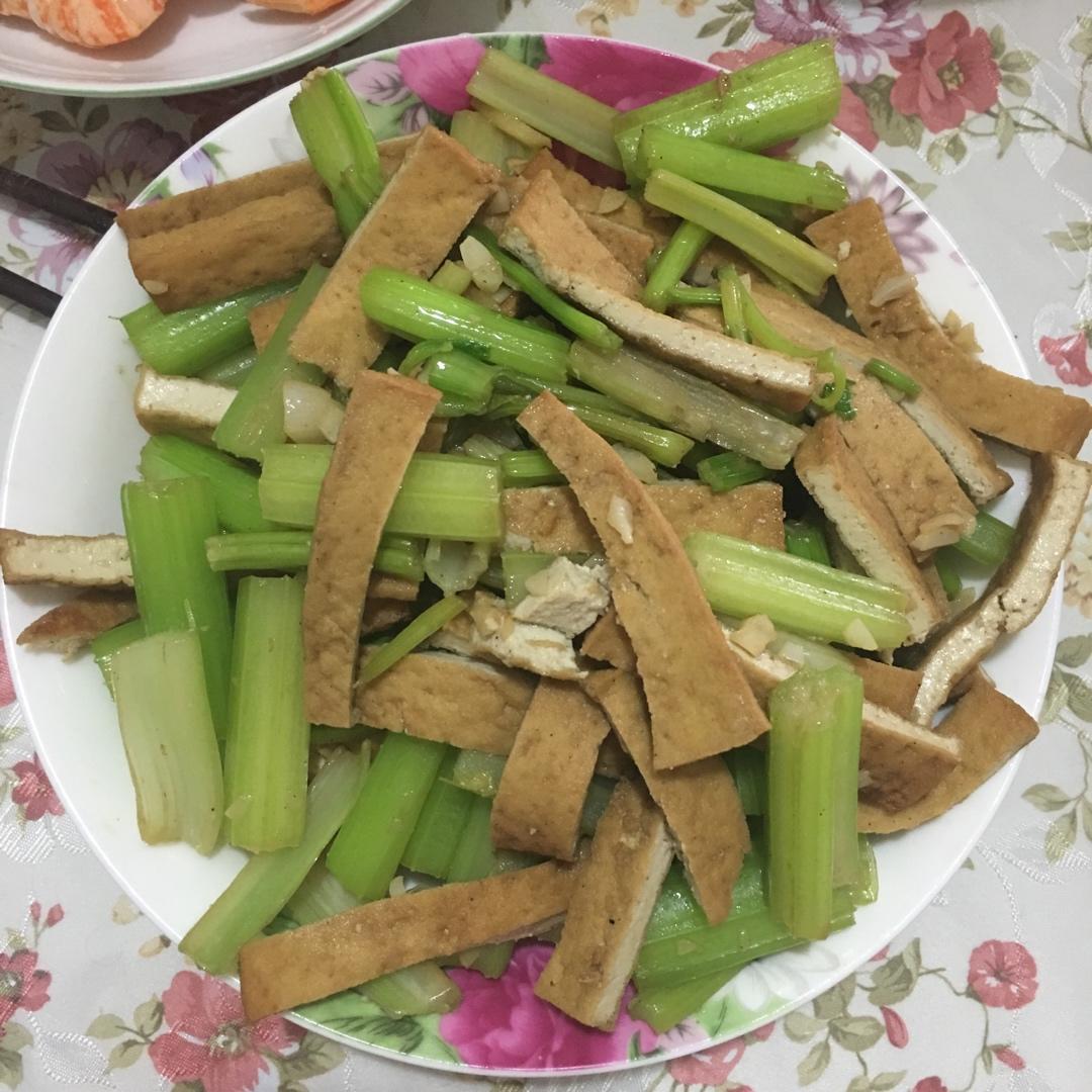 芹菜炒香干