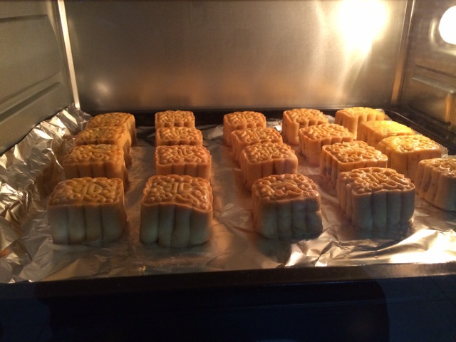 广式月饼——蛋黄莲蓉月饼