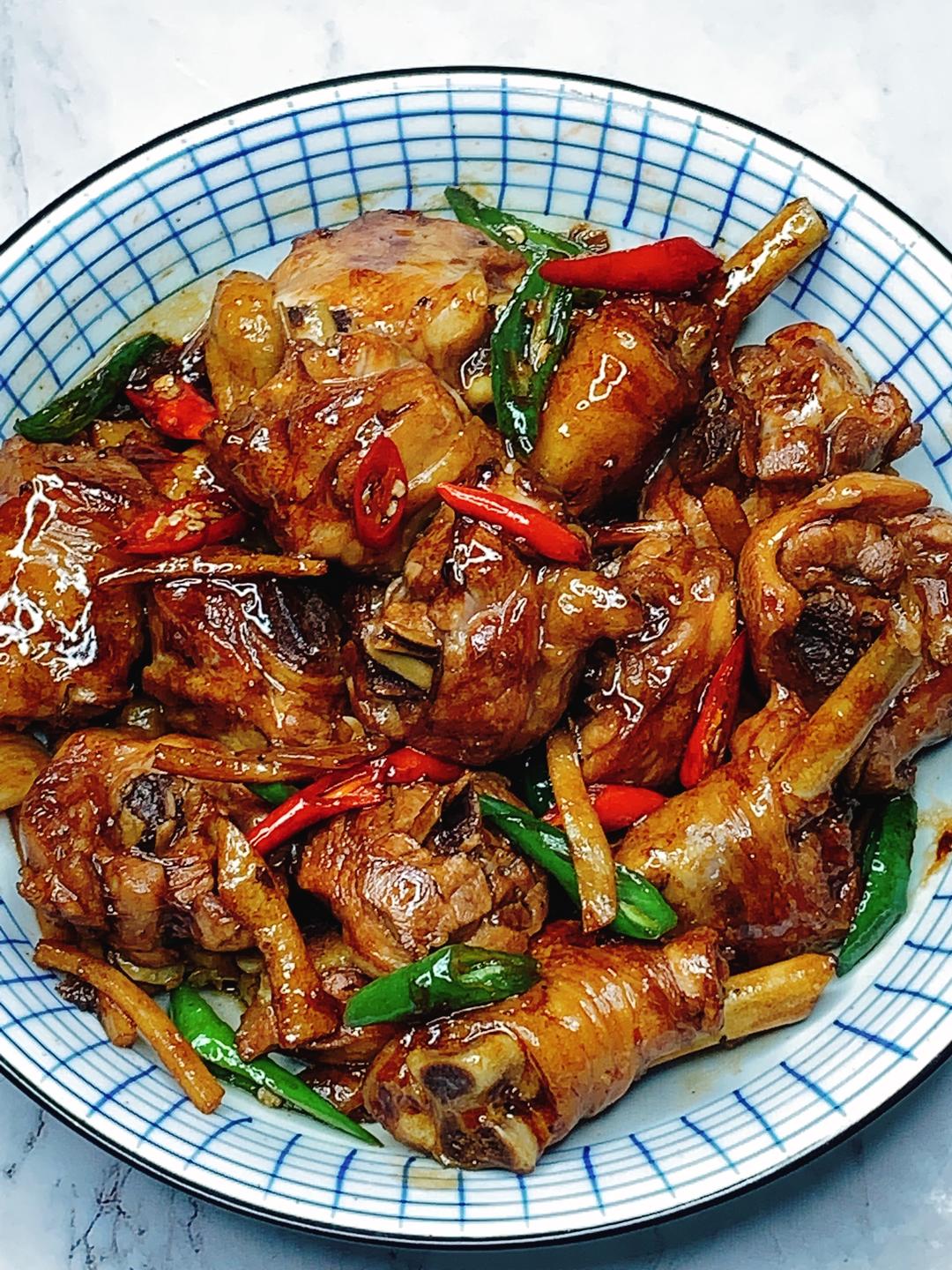 巨下饭～鲜香可口！好吃到哭的茶油姜丝炒鸡腿的做法