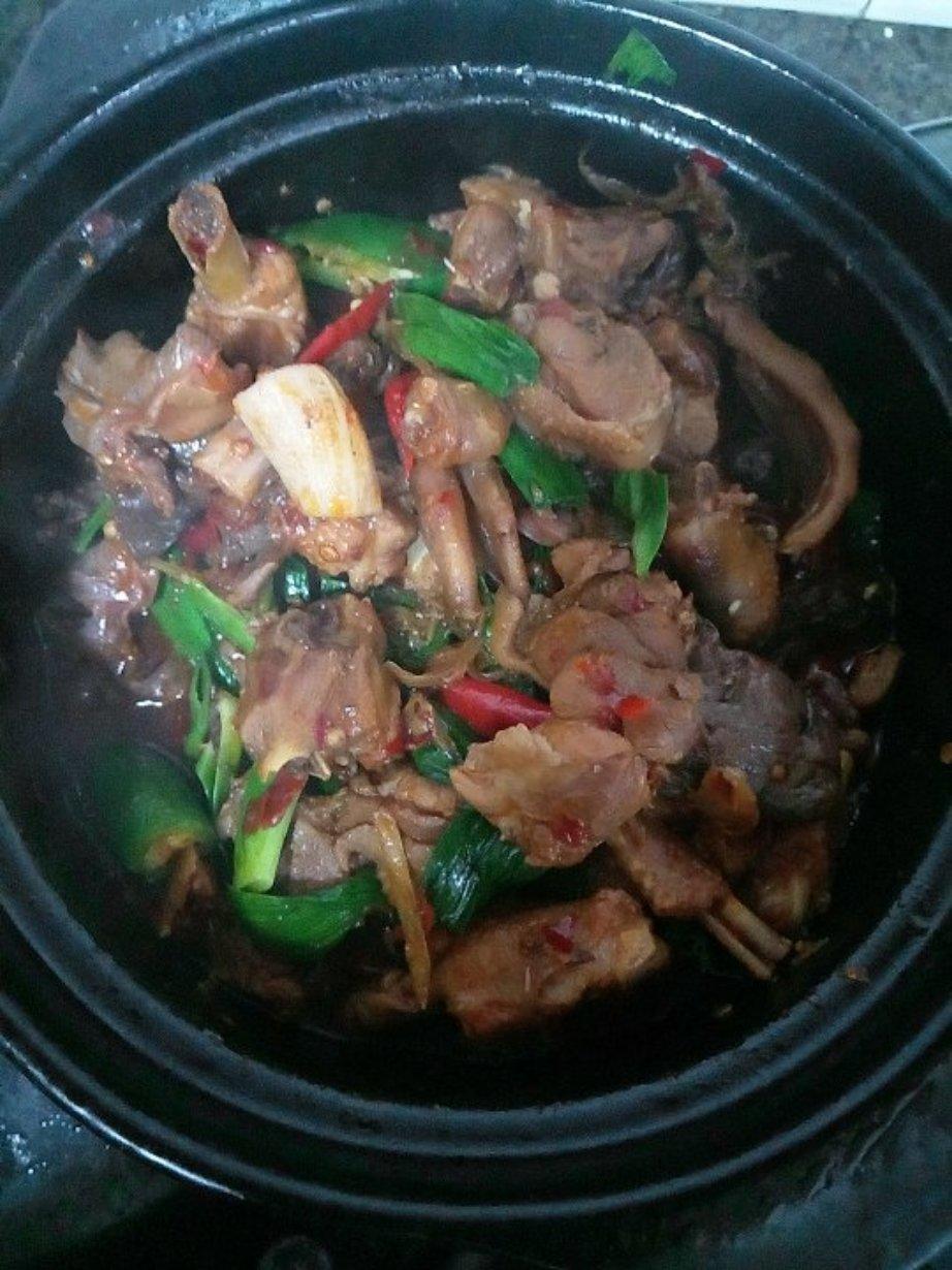 子姜焖鸭煲