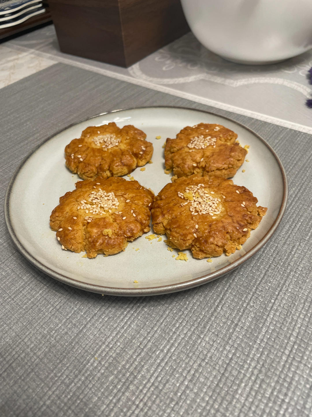 轻轻一按就碎掉的原味桃酥（不输猪油版）