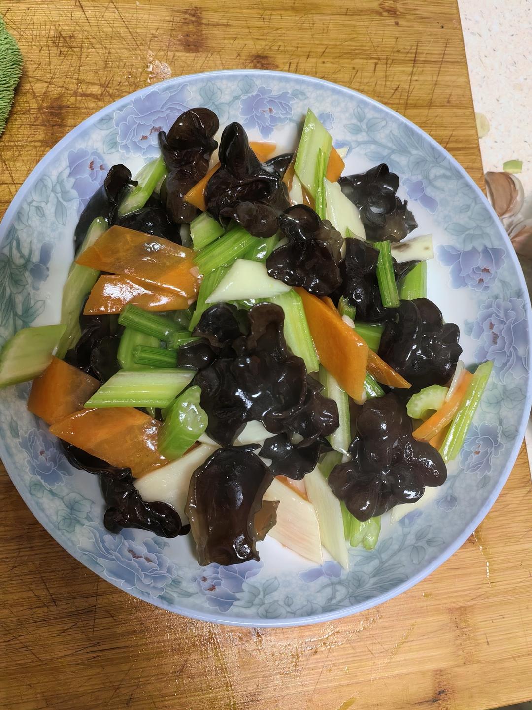 养生小炒——西芹山药炒木耳