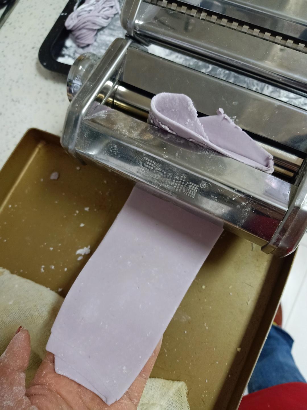 自制纯天然蔬菜汁彩色面条