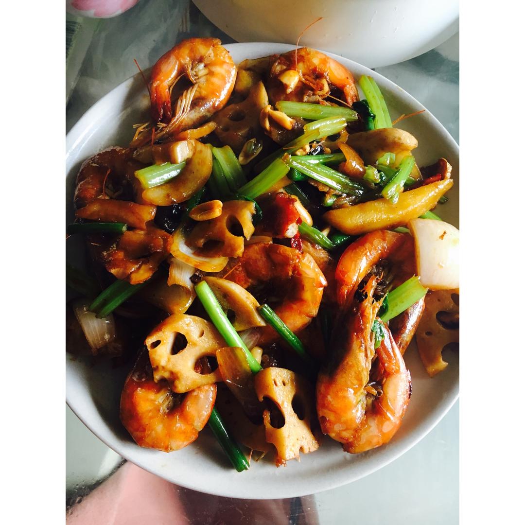 能瞬间引爆味蕾的【香辣干锅虾】