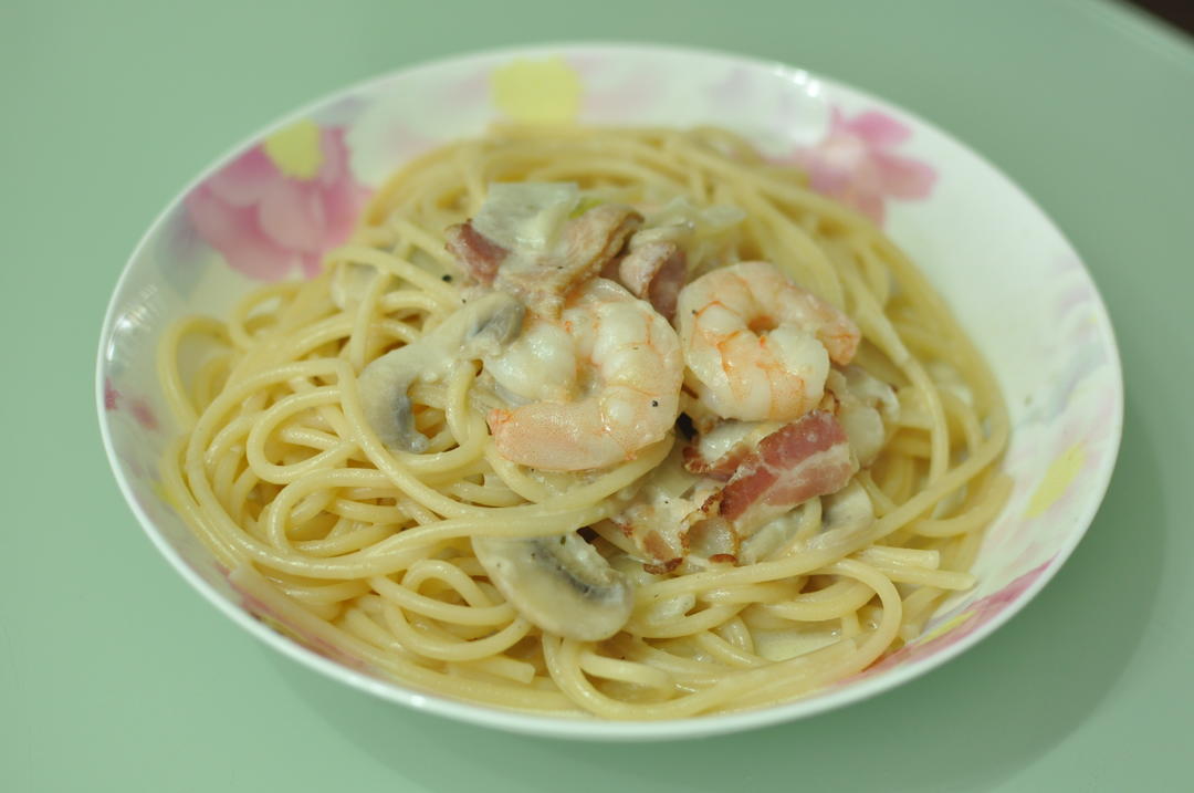 白蘑菇奶油培根意面