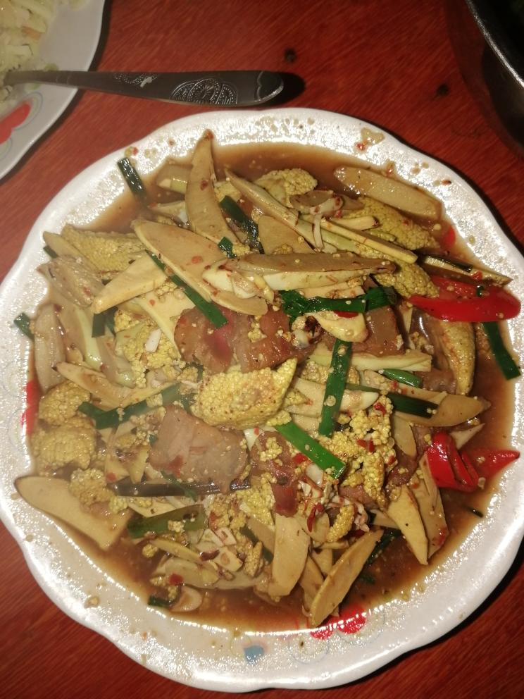 棕包炒腊肉的做法