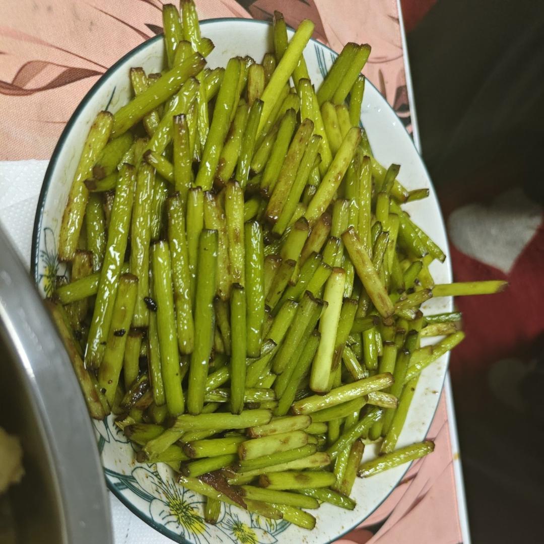 做法简单又下饭的炒蒜苔❗️