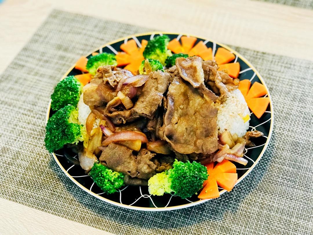洋葱肥牛饭