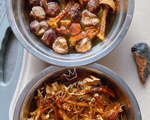 养生汤.灵芝茶树菇炖鸡汤的做法 步骤4