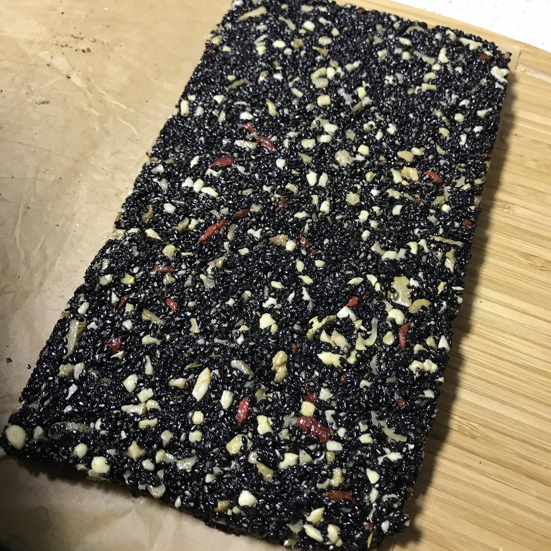 枸杞核桃花生黑芝麻片