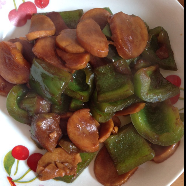 青椒炒鸡腿菇