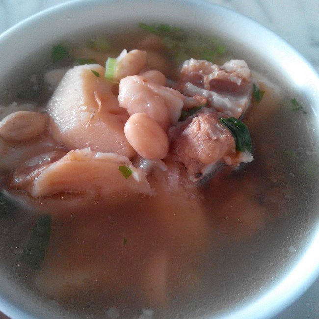 花生莲藕排骨汤