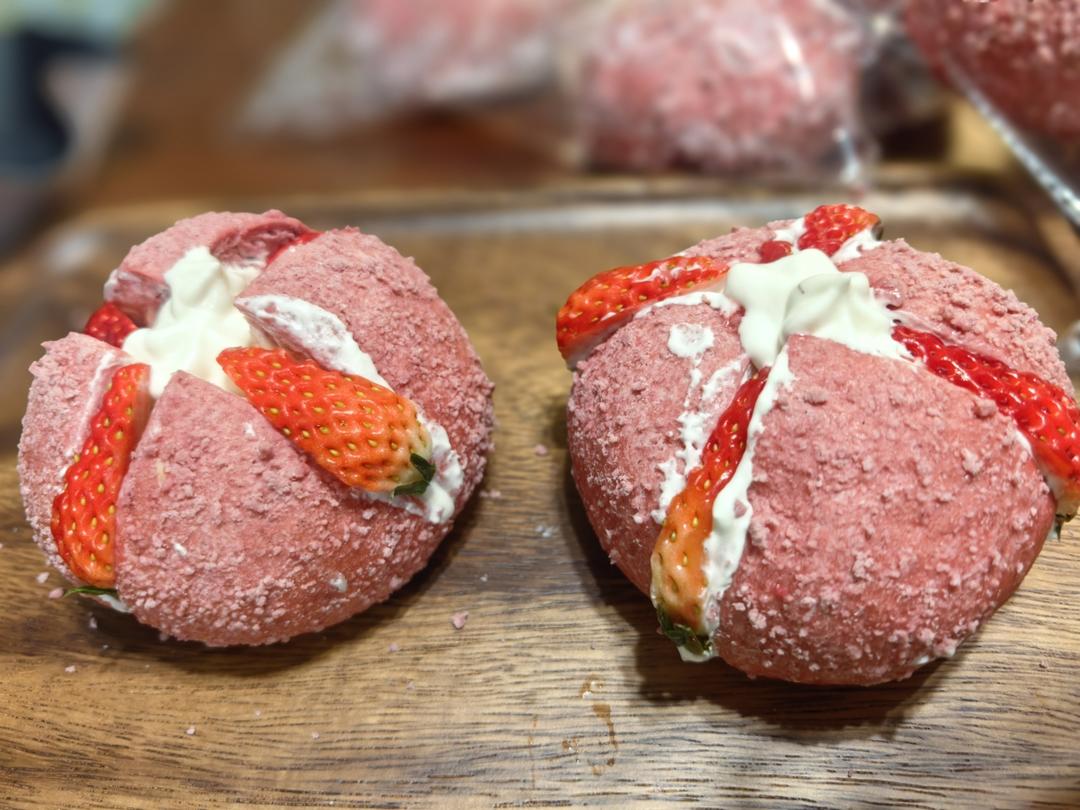 🍓草莓云朵面包🍓颜值超高又好吃的奶油面包