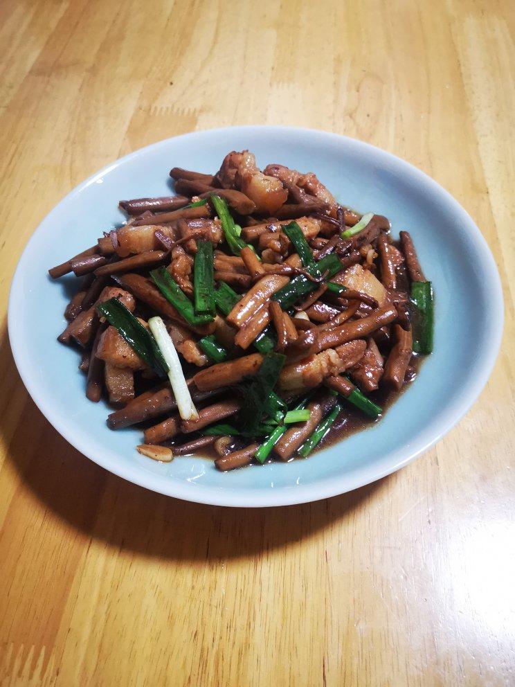干锅五花肉茶树菇