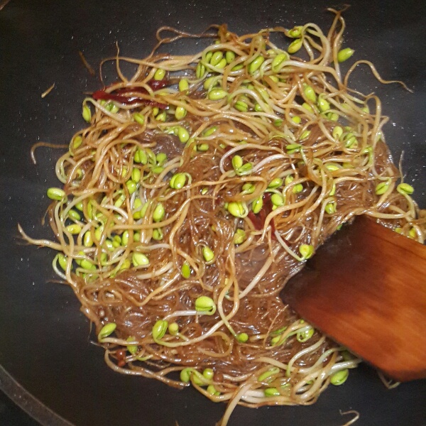 豆芽炒肉丝