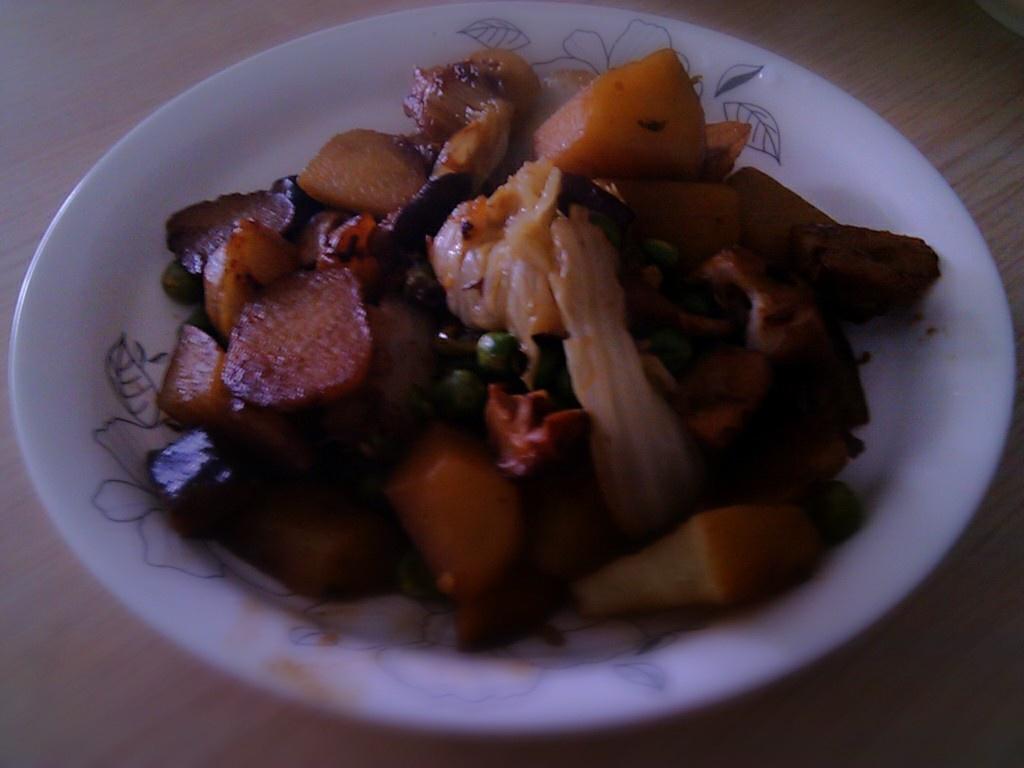 香菇红烧土豆以及其它小蔬菜（一道重口味的菜）的做法