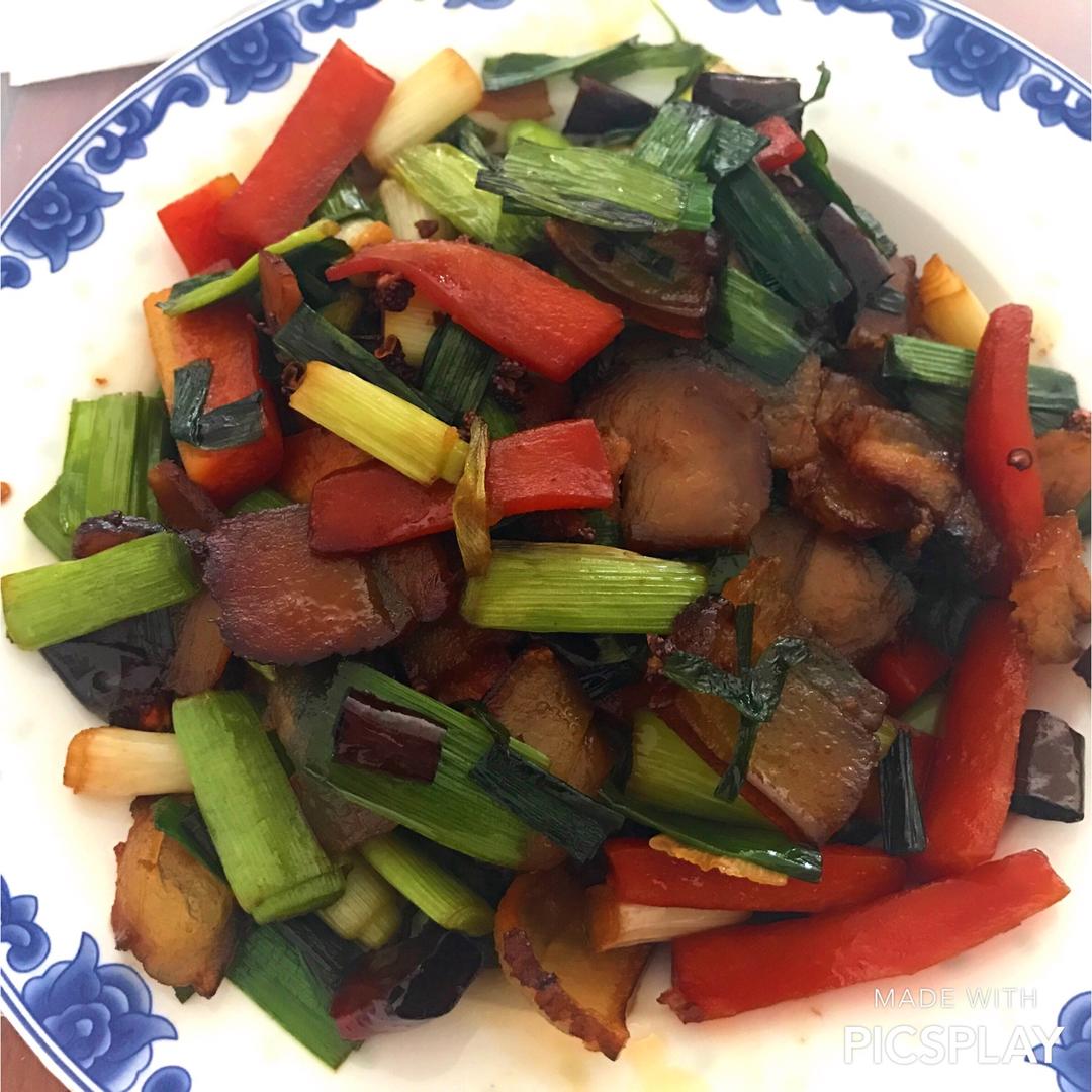 胡萝卜蒜苗炒腊肉