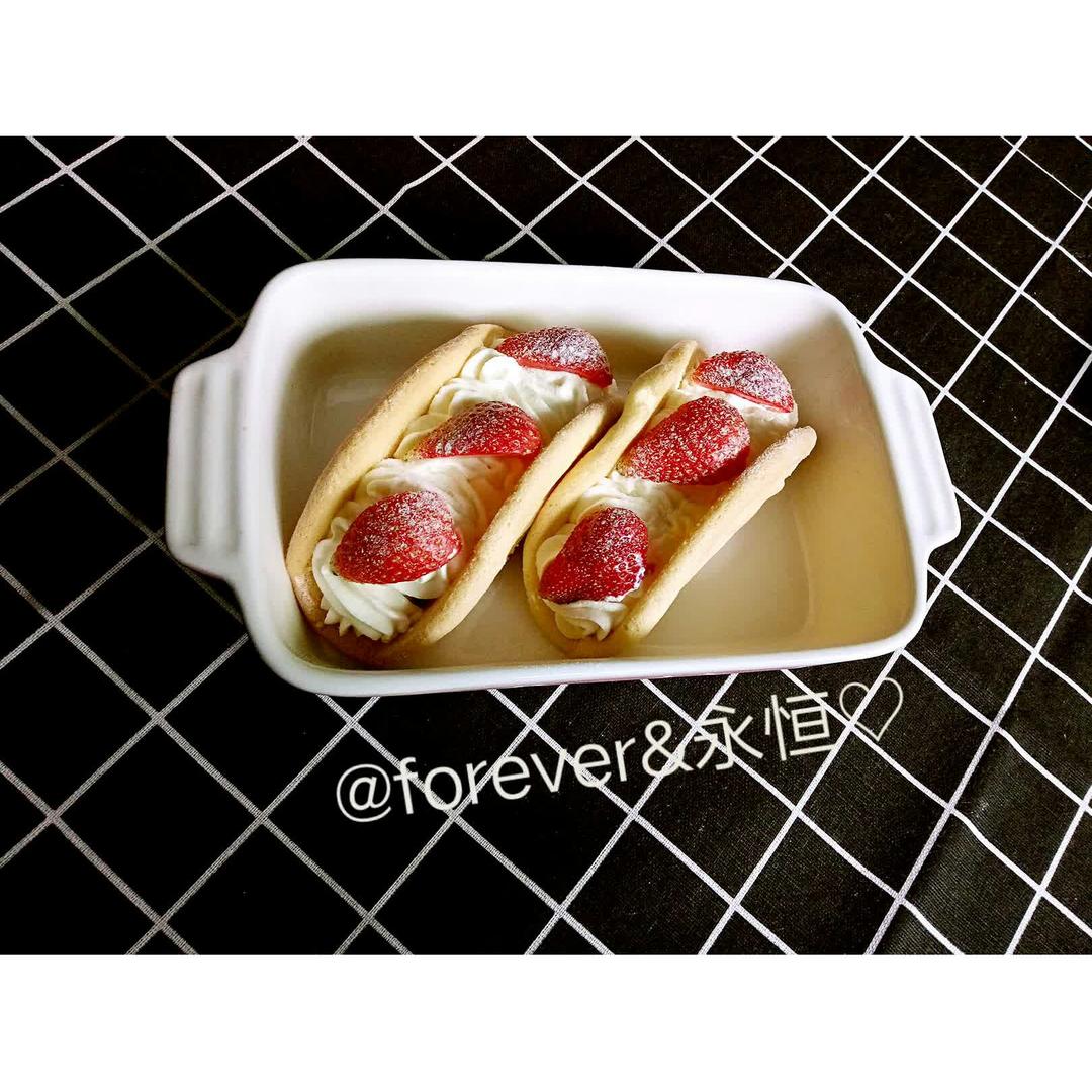 韩国最热门的甜品店Le Bread Lab的草莓蛋糕卷