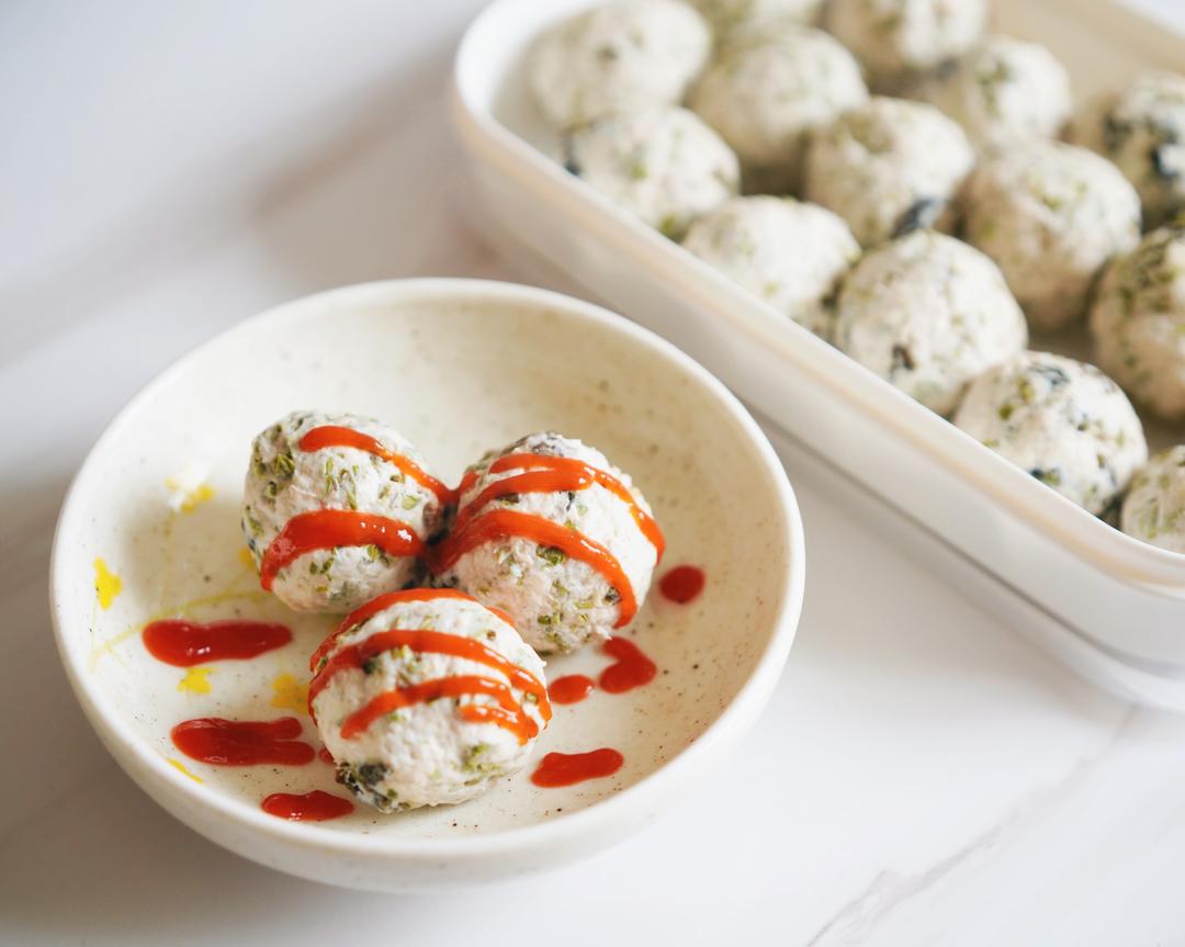 低脂高蛋白香椿鸡肉丸的做法