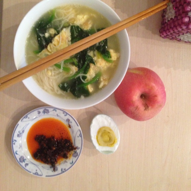 菠菜鸡蛋面