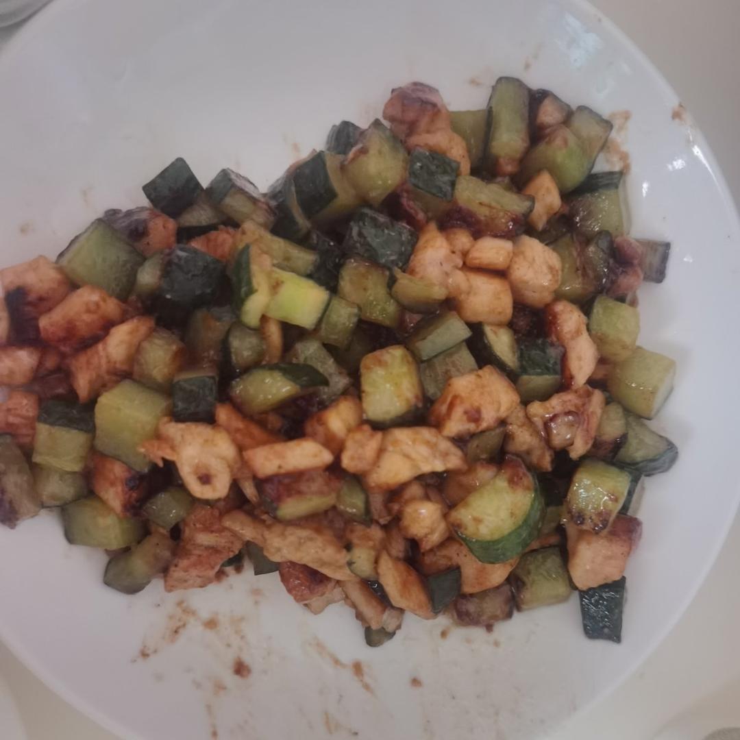 清爽好吃！低脂美味～黄瓜炒鸡胸肉丁