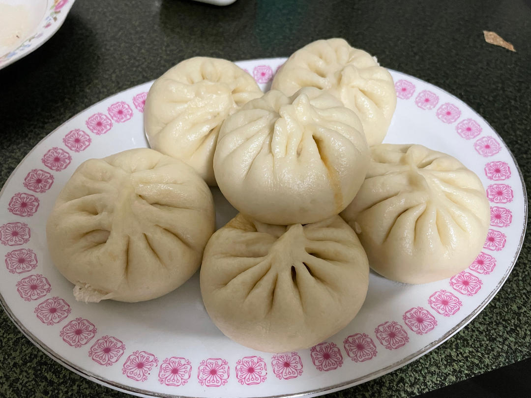 鲜美多汁的洋葱牛肉包子