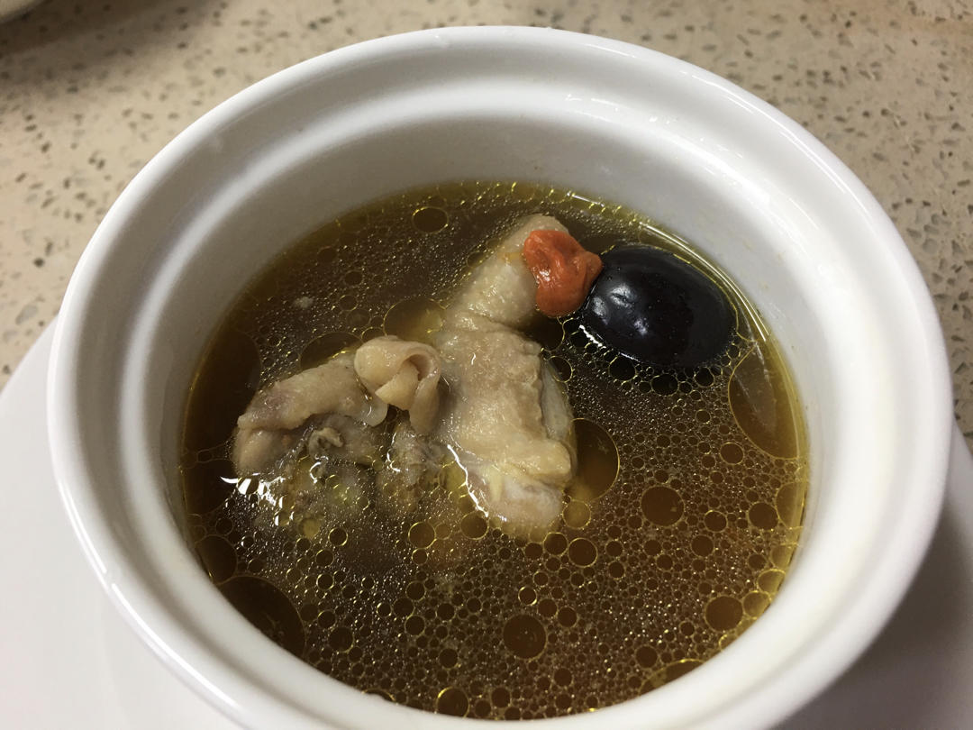 枸杞红枣乌鸡汤