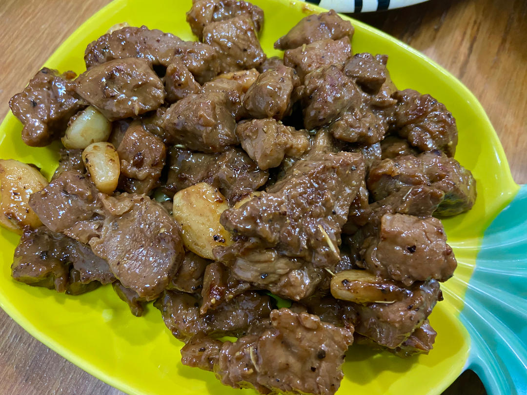 好吃到舔盘的蒜香黑椒牛肉粒