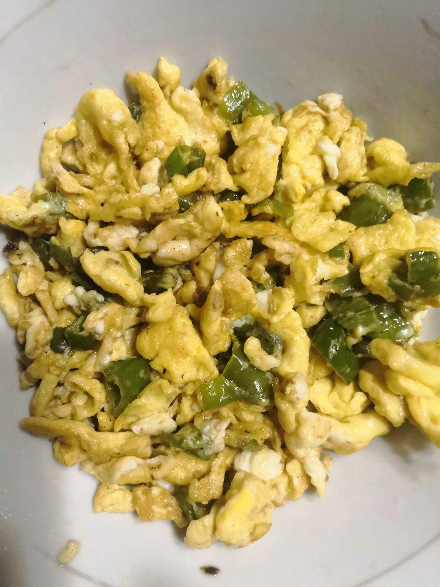 快手超下饭的青椒炒蛋