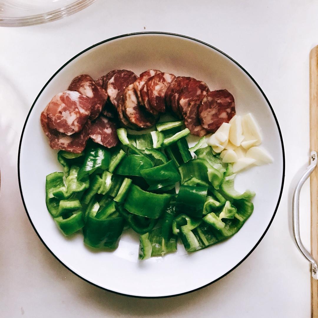 腊肉炒土豆片