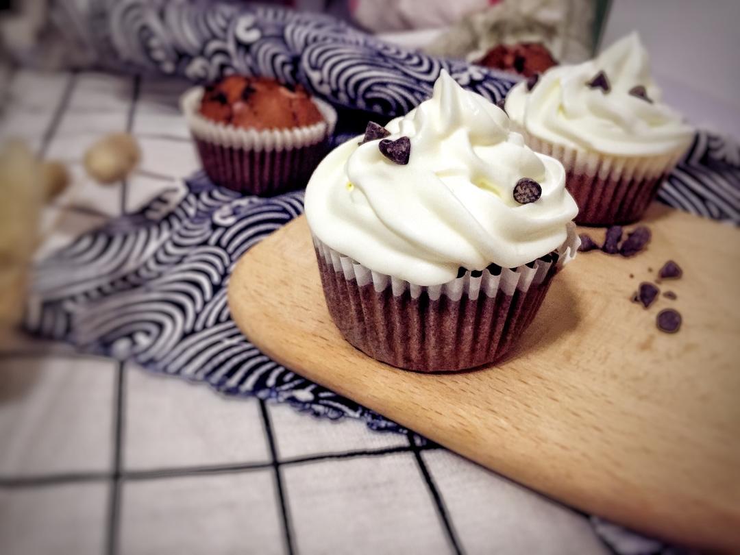 经典红丝绒杯子蛋糕（red velvet cupcake）