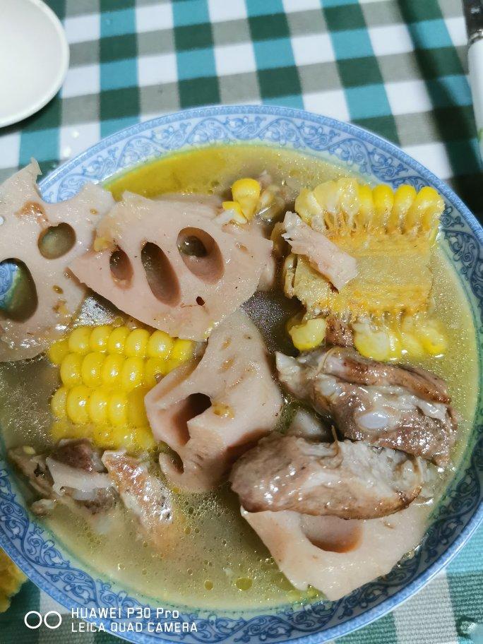 香甜排骨莲藕玉米汤
