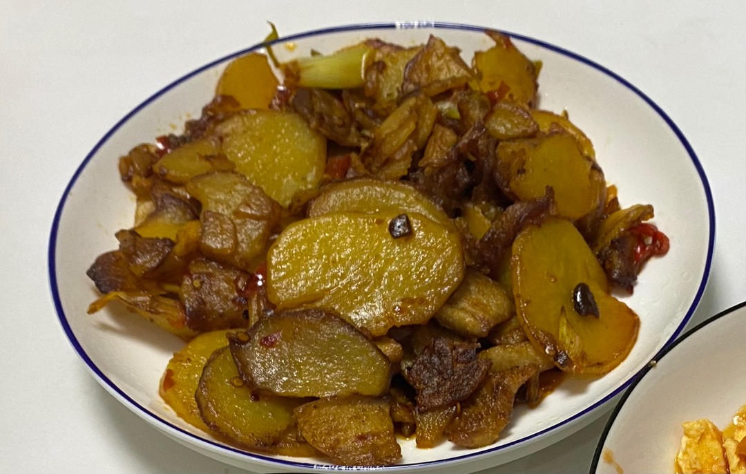 五花肉干煸土豆片