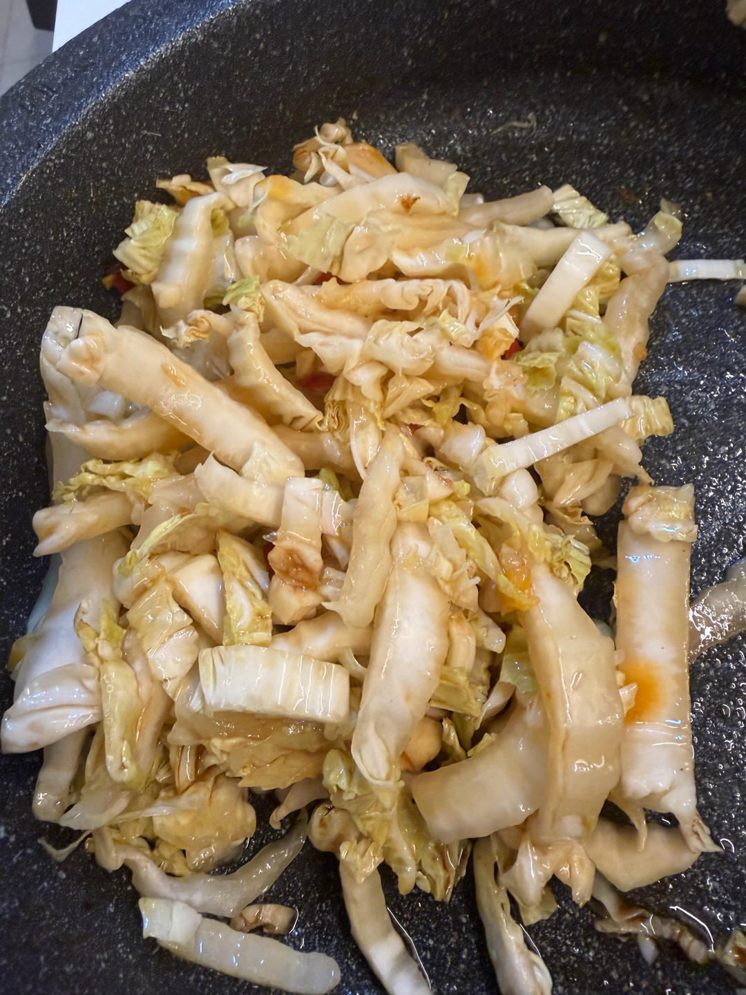 凉拌白菜干豆腐丝  
东北家常凉菜