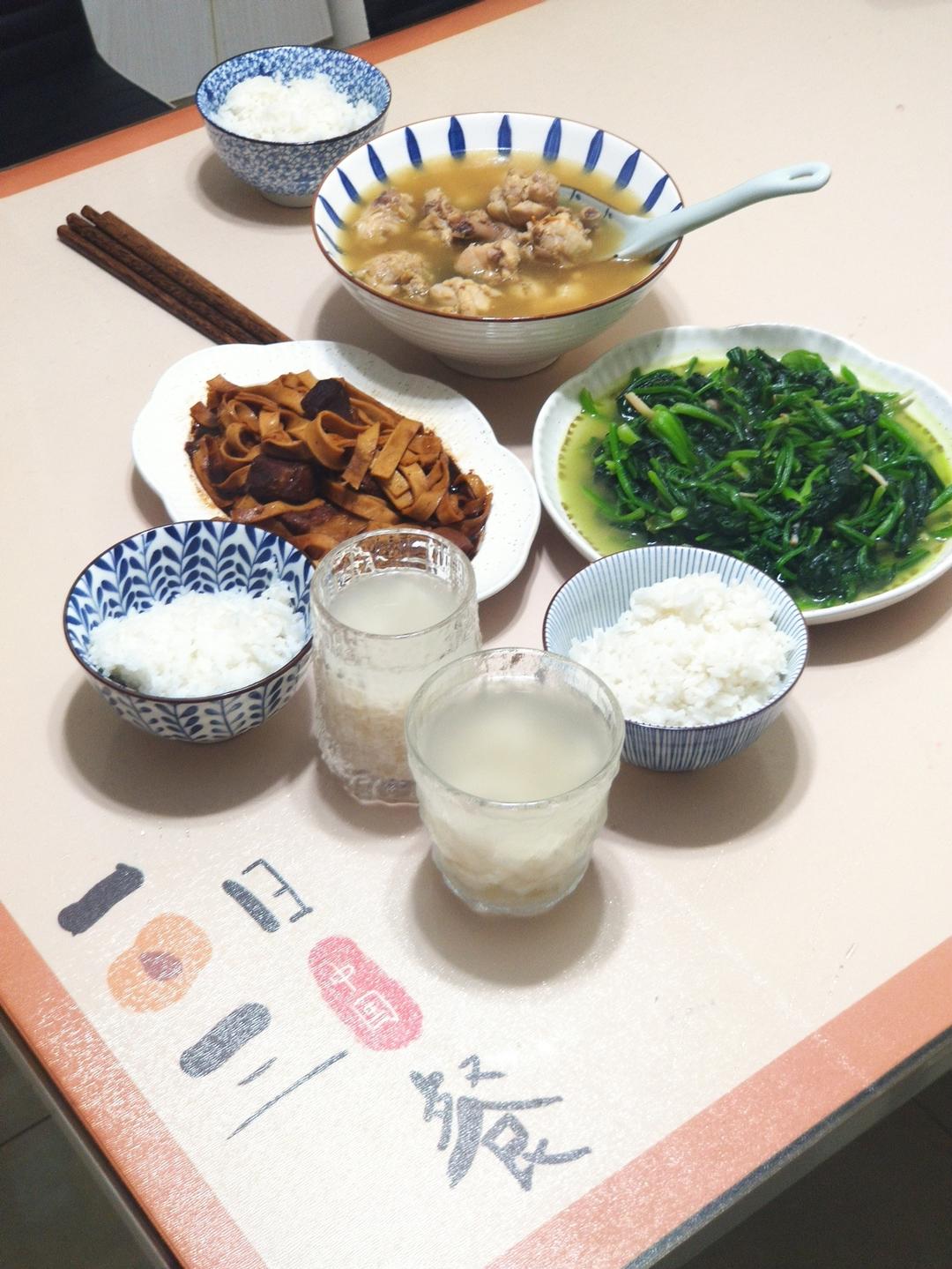 金汤花胶海参炖老鸽