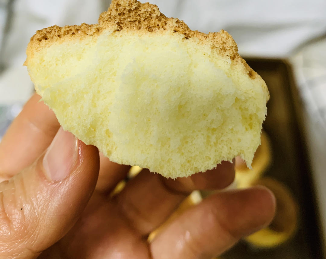 不回缩纸杯蛋糕用厨师机打出细腻有光泽的蛋白