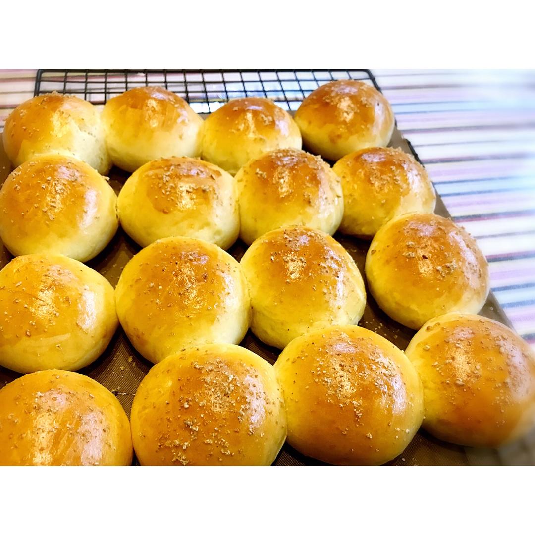 大人小孩都爱不释口的【蜂蜜牛奶小餐包】