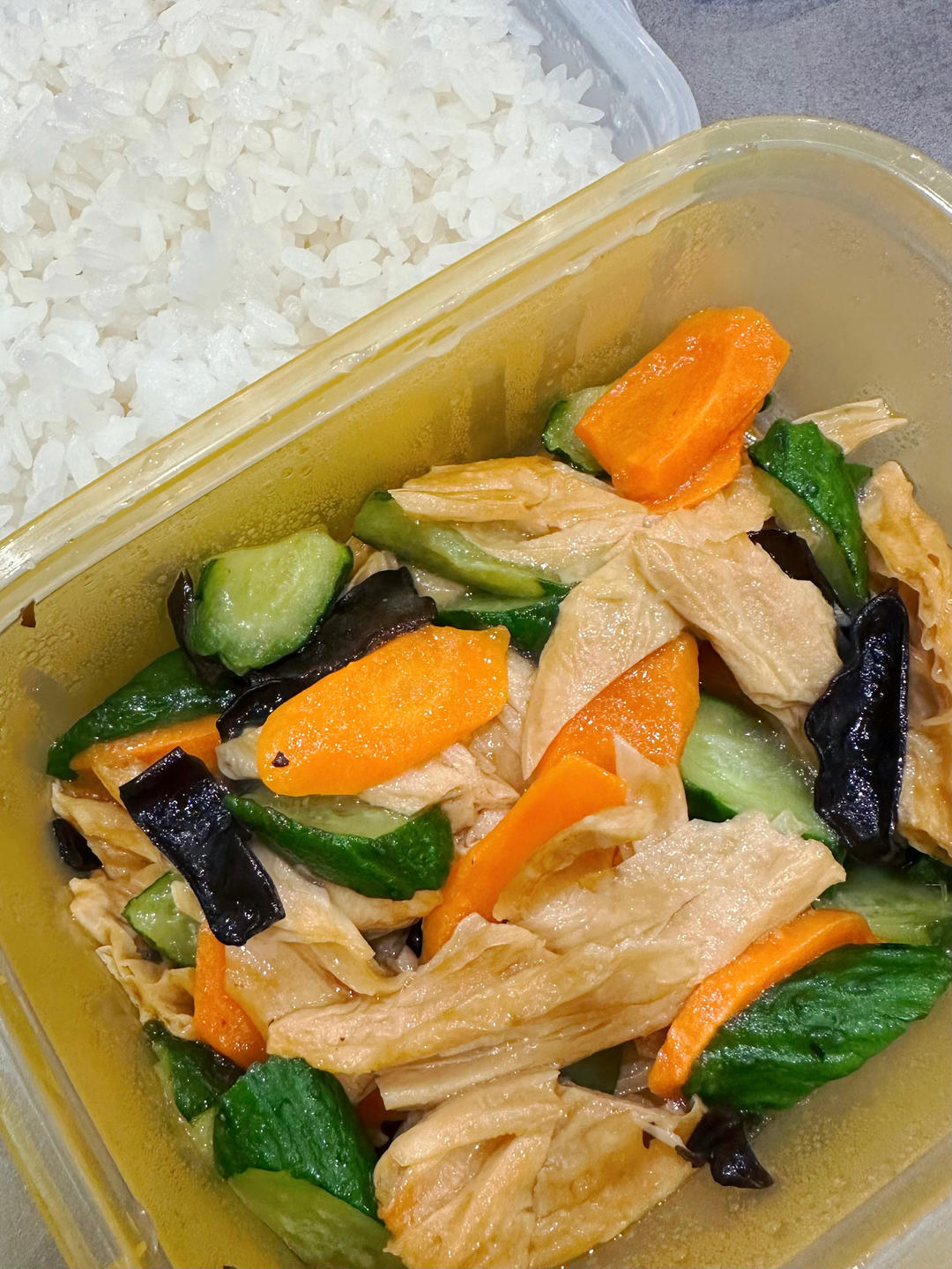 一人暮らしって何か食べよう