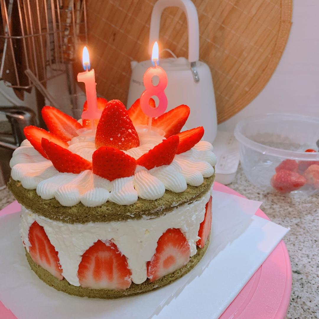 圣诞草莓抹茶慕斯蛋糕