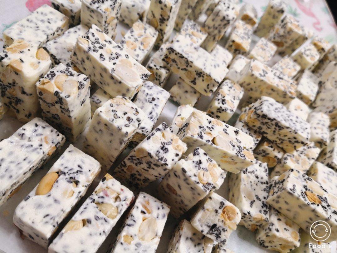 黑芝麻花生牛轧糖