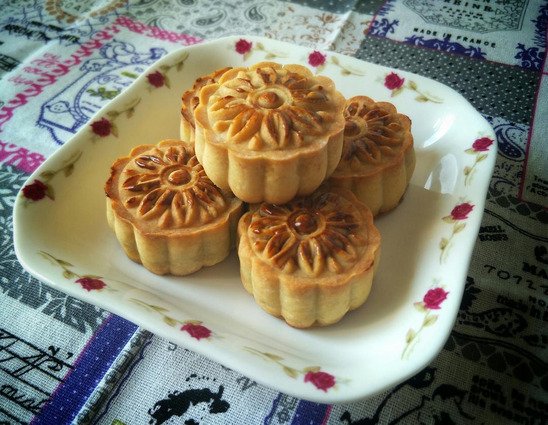 广式月饼—蛋黄莲蓉月饼