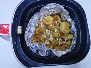 （健康无油）空气炸锅版蒜香孜然烤土豆的做法 步骤4