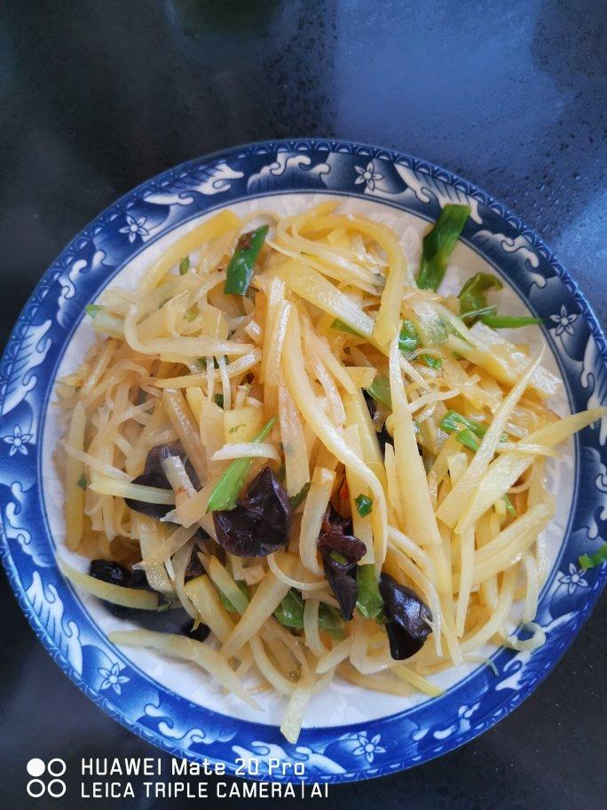 厨师长教你：“炝炒土豆丝”的家常做法，口感爽脆