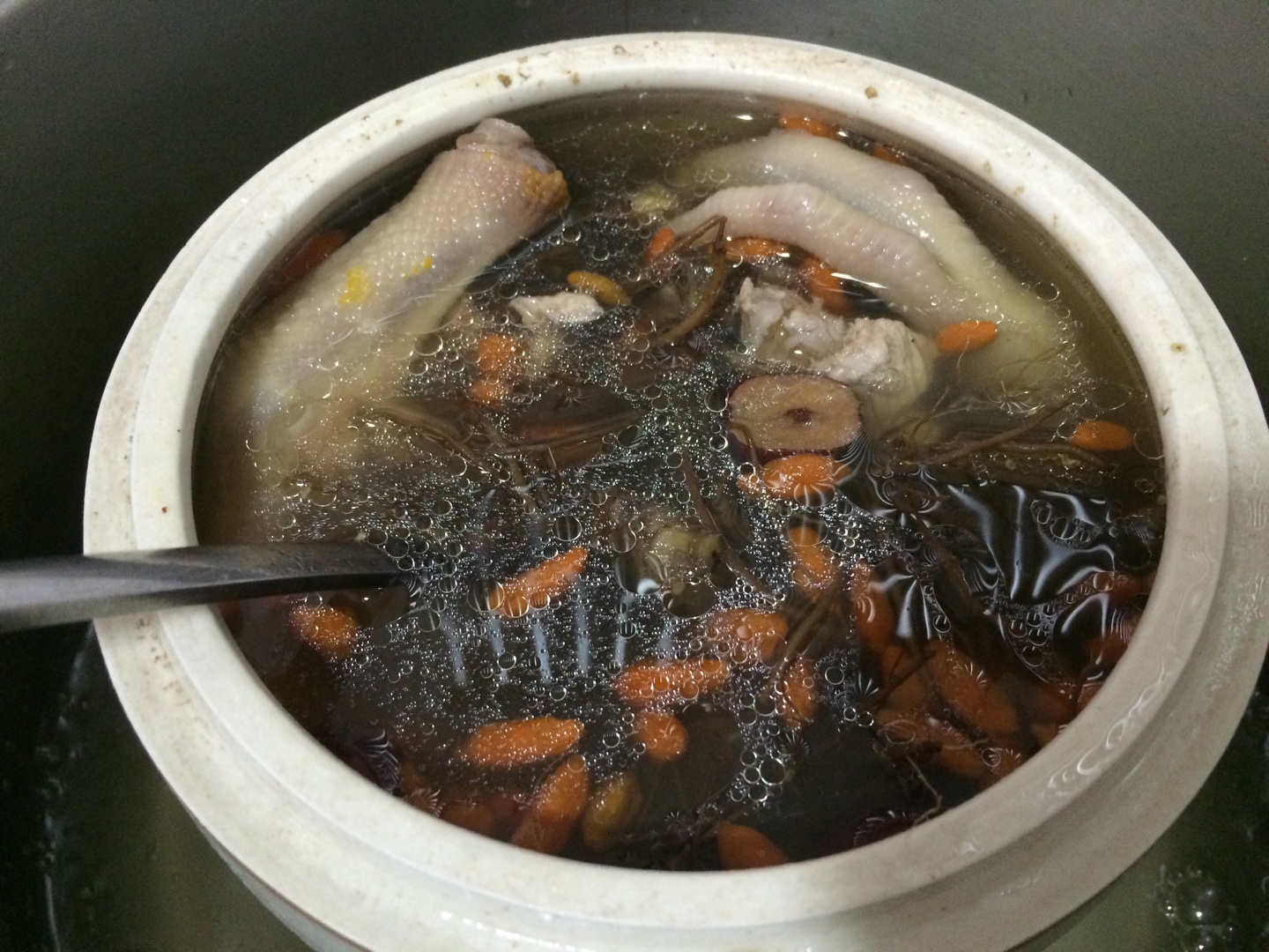 地胆头炖鸭汤的做法