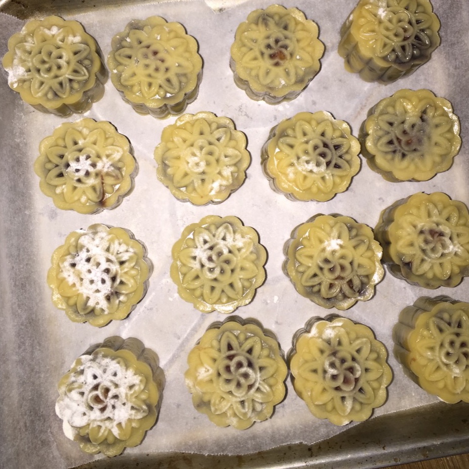 广式月饼—蛋黄莲蓉月饼