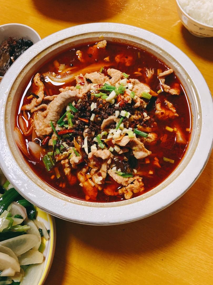 大口吃肉的水煮肉片