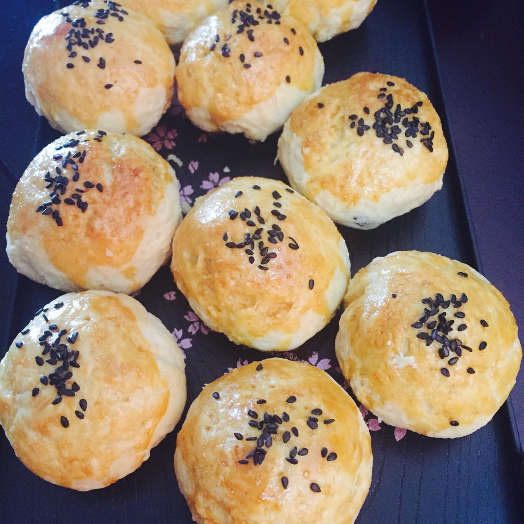 蛋黄酥 Danhuangsu
