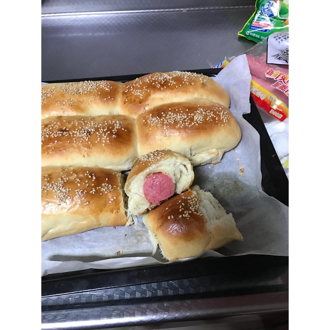 香肠肉松面包